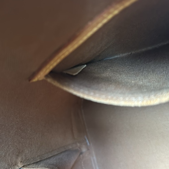 Louis vuitton Alma purse monogram. Beautiful, great condition inside and out. - Picture 9 of 11